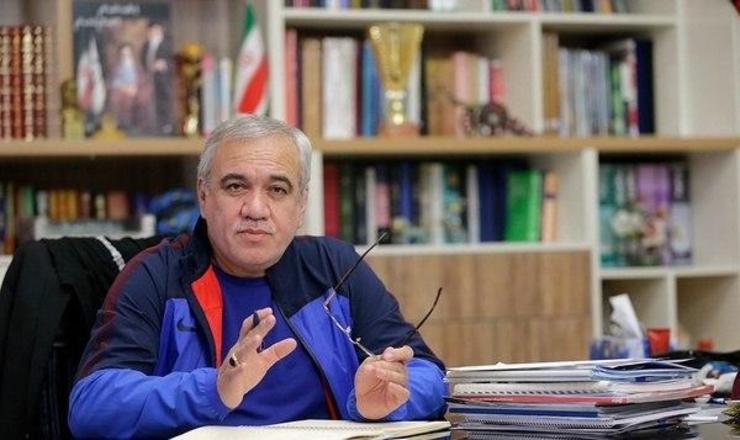 علی فتح الله زاده در تازه‌ترین مصاحبه خود از وزارت ورزش و جوانان خواسته اگر به او آزادی عمل بدهند مدیرعاملی باشگاه استقلال را خواهد پذیرفت.