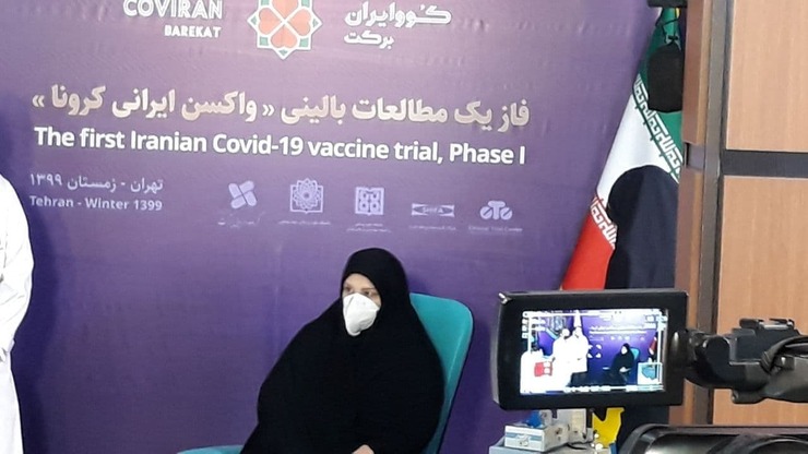 طیبه مخبر، دختر رئیس ستاد اجرایی فرمان امام اولین بانوی ایرانی است که تست واکسن بر وی انجام خواهد شد.