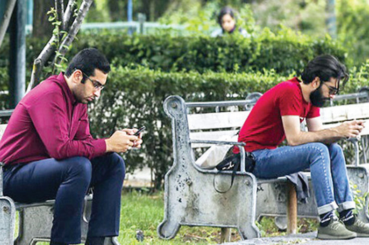 وضعیت کتاب‌های درسی را هم که می‌بینید. حجم زیادی از مطالب به فرزندان ما آموزش داده می‌شود که هیچ تأثیری در زندگی‌شان ندارد. انگار فقط نوشته می‌شوند تا تبدیل به تست و وسیله‌ای شوند برای سودآوری کسانی که کتاب‌های قطور چاپ کنند و برای یک ساعت تدریس، پول‌های آن‌چنانی بگیرند.