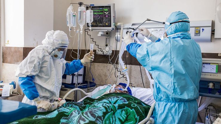 رئیس دانشگاه علوم پزشکی مشهد گفت:  تعداد مراجعان و بستری‌شده‌های جدید ناشی از کرونا از هفته سوم دی‌ماه در خراسان رضوی روند افزایشی دارد که علت تغییر وضعیت از شرایط آبی به زرد در برخی شهرستان‌های استان به همین دلیل است.