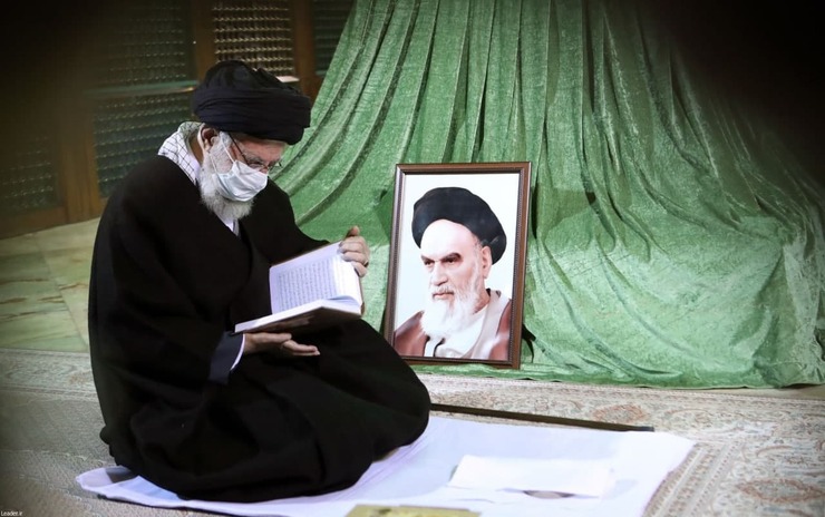 هم‌زمان با آغاز ایام‌الله دهه‌فجر و در آستانه چهل‌ودومین سالروز پیروزی شکوهمند انقلاب اسلامی، حضرت آیت‌الله خامنه‌ای در نخستین ساعات صبح امروز در مرقد بنیان‌گذار کبیر انقلاب اسلامی حاضر شدند.
