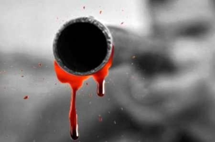 صبح امروز و با استفاده از سلاح شکاری، پدری پس از به قتل رساندن زن و ۲ فرزندش به زندگی خودش نیز با اسلحه شکاری پایان داد.