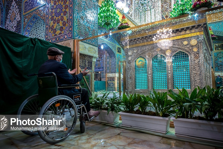 همزمان با سالروز ورود امام راحل به ایران نقاره های بارگاه منور رضوی به صدا درآمدند.