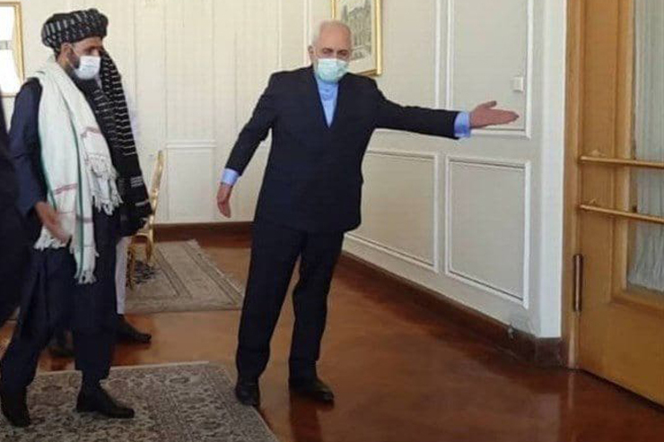 ظریف با ملابرادر دیدار کرد | اعلام آمادگی ایران برای تسهیل در گفت‌وگوهای بین افغان‌ها + عکس