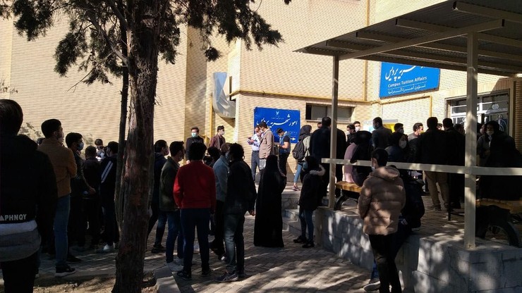 تجمع ایجاد کردن برای دانشجویان به بهانه انتخاب واحد قطعا اقدام سنجیده‌ای در شرایط کرونا نیست.