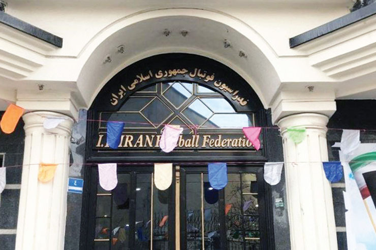 ۱۰ نامزد انتخابات فدراسیون فوتبال در حالی رد صلاحیت شدند که علی نژاد، معاون وزیر ورزش گفته وزارت دخالتی در انتخابات فدراسیون ندارد.