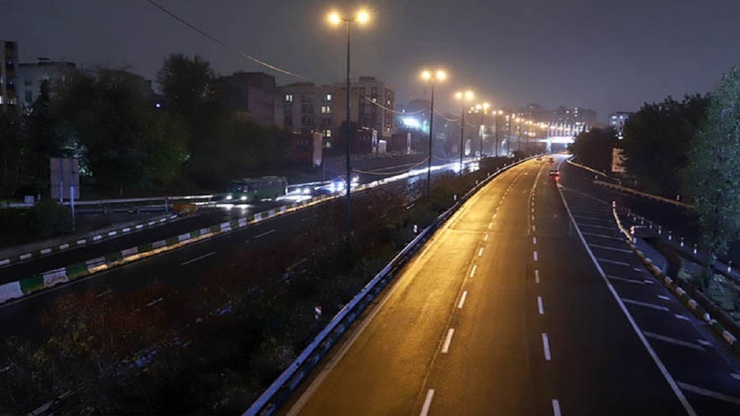 مدیرکل روابط عمومی شرکت توانیر گفت: در شرایط کنونی از وضعیت بحرانی تامین برق مشترکان فاصله گرفتیم و همین امر سبب شد  روشنایی مجددا به معابر شهری باز گردد.