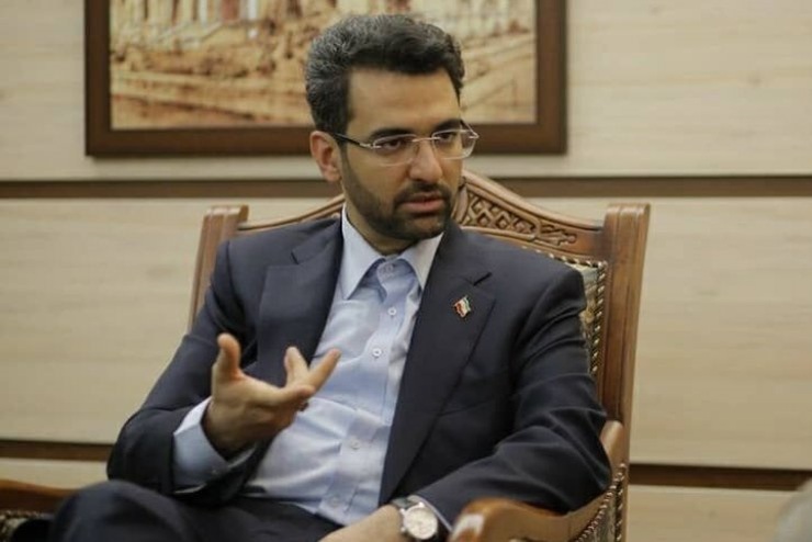 برنامه «تیتر امشب» شبکه خبر، ۱۲ بهمن‌ماه میزبان یکی از چهره‌های دولتی بود، محمدجواد آذری‌جهرمی، وزیر ارتباطات. آذری‌جهرمی، میهمان یک برنامه تلویزیونی بود و در قسمتی از صحبت‌هایش از عملکرد تلویزیون در جذب مخاطبان انتقاد کرد.