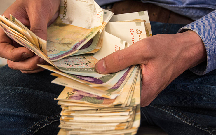 طبق گفته رئیس کانون بازنشستگان تهران، عیدی بازنشستگان از امروز (چهارشنبه ۱۵ بهمن ۹۹) به ترتیب حروف الفبا واریز می‌شود و مشکلی برای تامین منابع وجود ندارد.