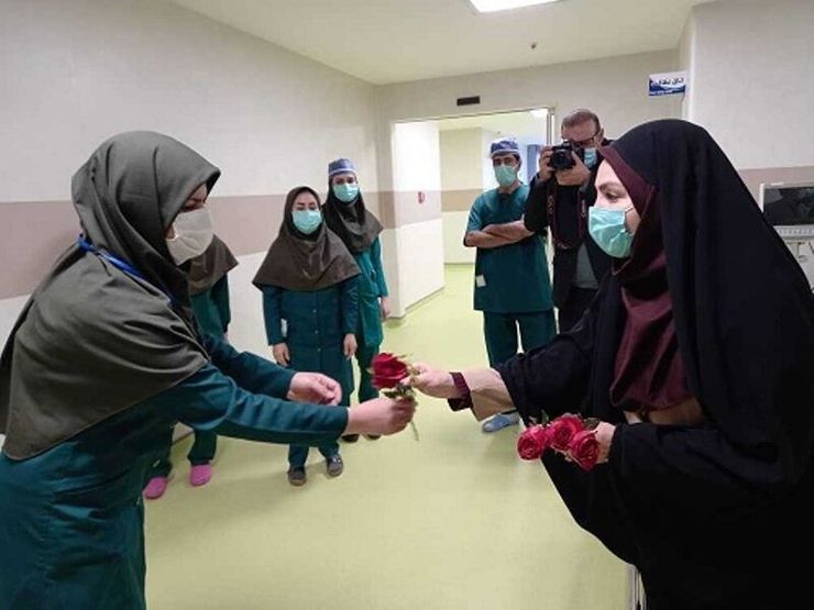  سخنگوی وزارت بهداشت، درمان و آموزش پزشکی همزمان با سالروز میلاد با سعادت حضرت فاطمه زهرا (س) در سفر به مشهد با حضور در بیمارستان شهید هاشمی نژاد این شهر و عیادت از بیماران بستری شده در این مرکز از تلاش‌های مدافعان سلامت در مبارزه با کرونا قدردانی کرد.