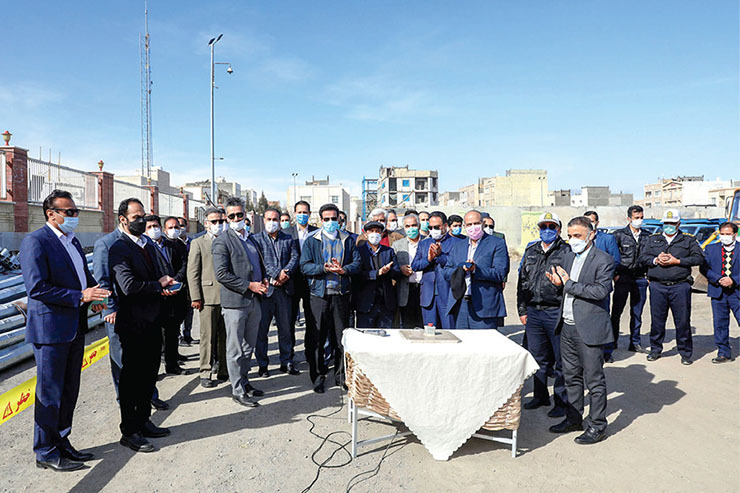 خلیل‌ا... کاظمی در حاشیه مراسم آغاز عملیات اجرایی نخستین مرکز معاینه فنی درون‌شهری خودرو‌های سنگین در شرق کشور افزود: برای اولین‌بار در شرق کشور ایستگاه معاینه فنی خودرو‌های سنگین در داخل شهر با اعتباری حدود ۸۰ میلیارد ریال در بازه زمانی شش‌ماهه به بهره‌برداری خواهد رسید.