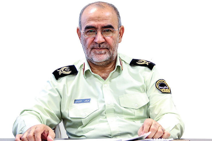 دلیلمان برای سراغ‌گرفتن از دبیر ستاد امر به معروف و نهی از منکر خراسان رضوی، دغدغه خاطر درباره واجبی فراموش‌شده است که ترک آن، اتفاقات نامبارکی را رقم می‌زند. شاید هم کم وبیش رقم زده است و حواسمان نیست. بهانه خبری‌مان هم شکایت تعدادی از نمایندگان مجلس از رئیس جمهور، به‌دلیل ابلاغ‌نکردن قانون حمایت از آمران به معروف است.