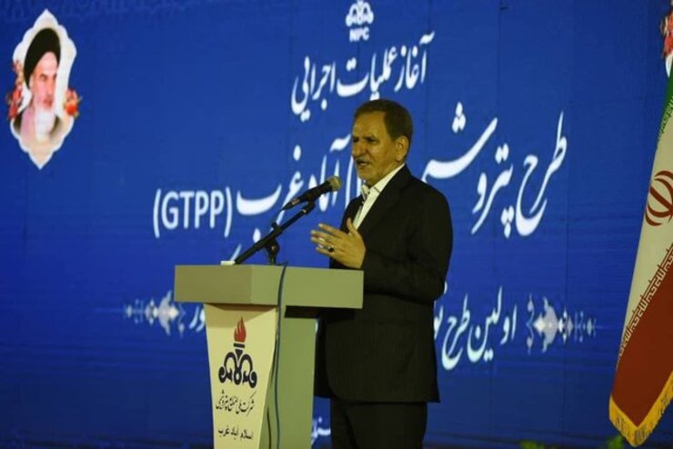 معاون اول رئیس جمهور گفت: در شرایطی که دشمن تلاش می‌کرد فروش نفت و درآمدهای کشور را کاهش دهد، صنایع پتروشیمی به کمک اقتصاد کشور آمدند.