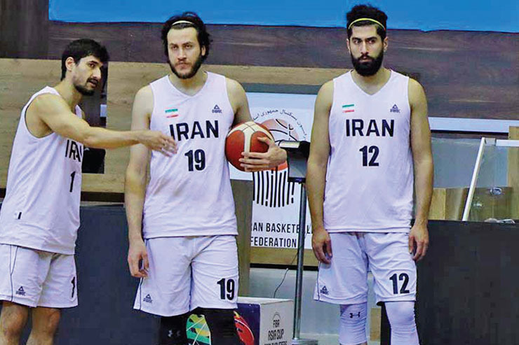 صالح فروتن، سنتر مشهدی تنها‌خراسانی اردوی تیم ملی بسکتبال است.