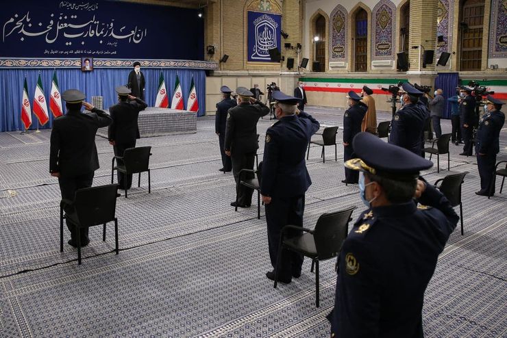 رهبر انقلاب گفتند: اگر می‌خواهند ایران به تعهدات برجامی برگردد آمریکا بایستی تحریم‌ها را کلا در عمل لغو کند و ما بعد راستی‌آزمایی کنیم و ببینیم که درست تحریم‌ها لغو شده، آن‌وقت به تعهدات برجامی برمی‌گردیم.