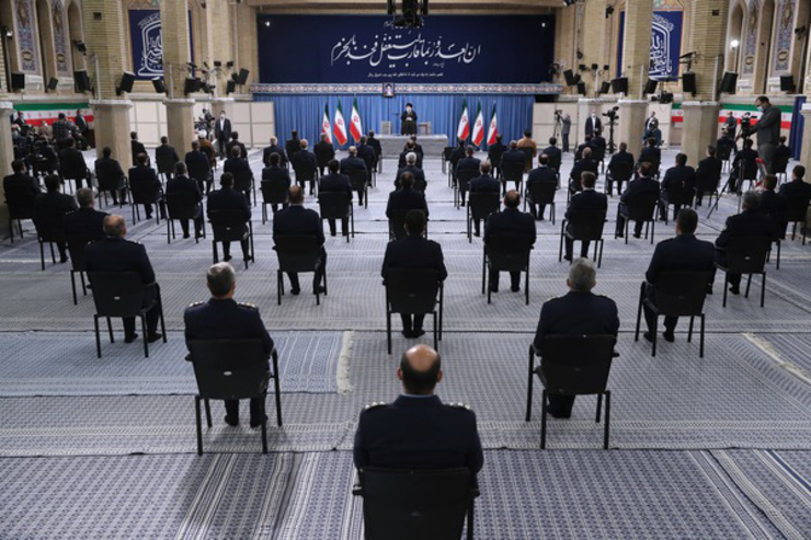 فرماندهان، خلبانان و جمعی از اعضای نیروی هوایی ارتش جمهوری اسلامی ایران، صبح امروز یکشنبه با حضرت آیت‌الله خامنه‌ای فرمانده کل قوا دیدار کردند.