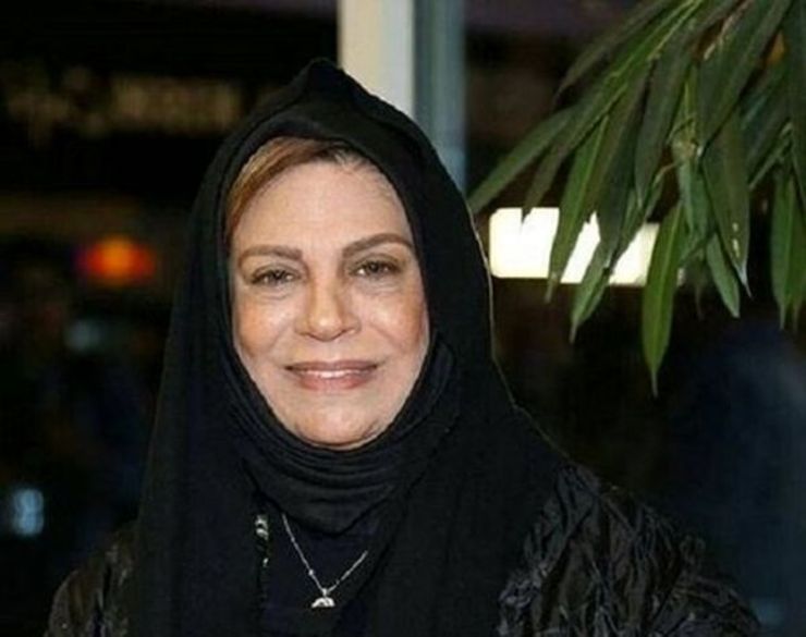 گوهر خیراندیش که از چند روز قبل به دلیل کرونا در بیمارستان بستری بود پس از بهبودی از کرونا برای مرحوم انصاریان و مرحوم میناوند در بیمارستان بغضش ترکید.