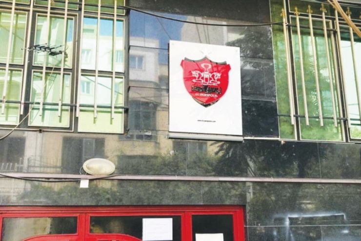 کارمندان باشگاه پرسپولیس از مدیرعامل باشگاه خود شاکی هستند.