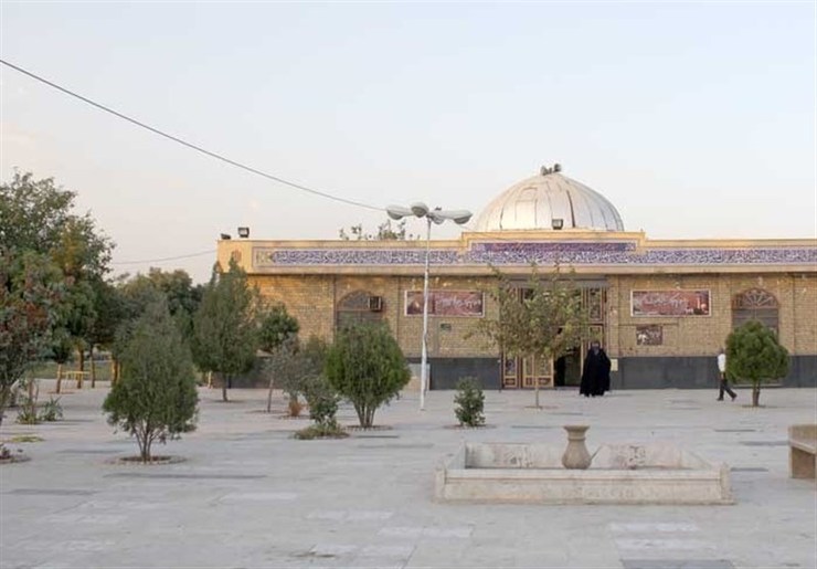 مدیر پژوهش مرکز نجوم آستان مقدس حضرت عبدالعظیم (ع) از کشف و شناسایی آرامگاه محمد بن زکریای رازی کاشف الکل در محوطه گورستان قدیمی ری و امامزاده شعیب فعلی خبر داد.