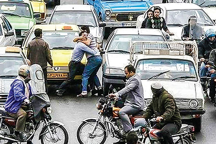 هر دعوایی به یک بهانه شروع می‌شوند. یکی به خاطر نگاه چپ، دیگری بر سر نصب آنتن، آن یکی به خاطر اختلافات مالی، جای پارک خودرو و حتی دعوا‌های زن و شوهری؛ همان‌ها که به اشتباه اسمش را گذاشته اند «نمک زندگی».