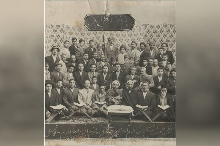 روایت تحقیقی ناتمام درباره جلسات قرآن مشهد قدیم که از یک متن دست نویس آغاز شد و به جا‌های متفاوتی رسید.