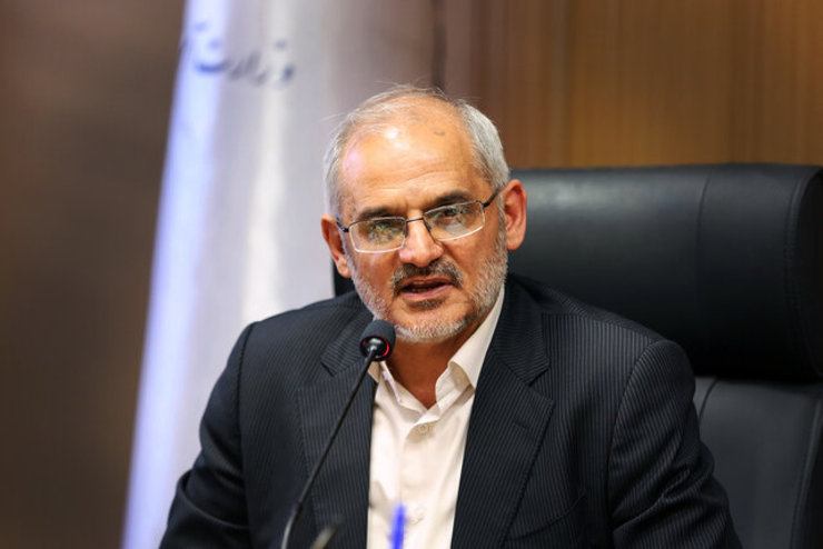 وزیر آموزش و پرورش با بیان اینکه ۳/۵ میلیون دانش آموز از تبلت محروم هستند اما از آموزش محروم نیستند، گفت: آموزش و پرورش بودجه یا اجازه قانونی برای این تامین تبلت نداشت بنابراین با همت استانداران، نهادهای مردمی و خیران در این زمینه تلاش شد که امیدواریم تا حدی به این نیاز پاسخ بدهیم.
