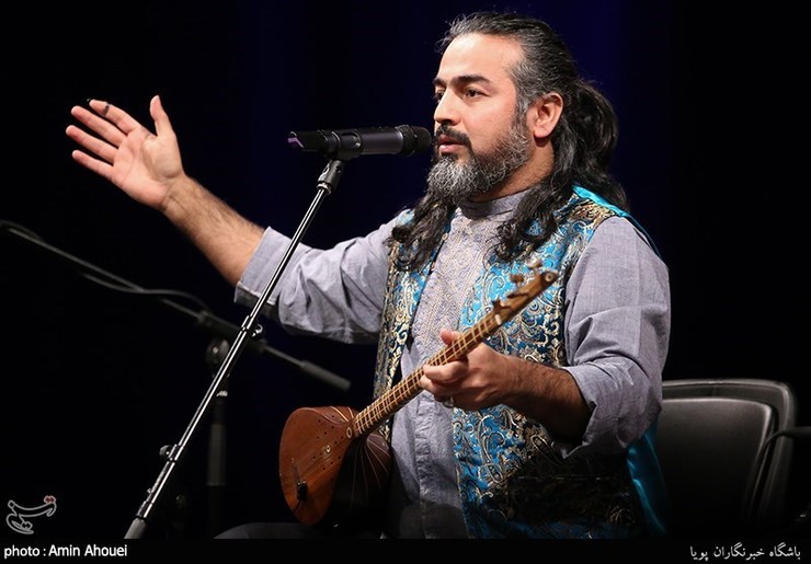 ویدئویی از آوازخوانی پرواز همای به یاد علی انصاریان در برنامه اینترنتی میزبان.