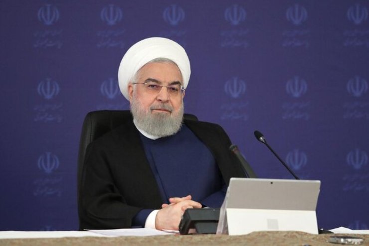 رئیس‌جمهور گفت: امسال را در حالی جشن می گیریم که ملت در سال ۹۹ در یک جنگ اقتصادی بعد از سه سال در حال پیروزی است.