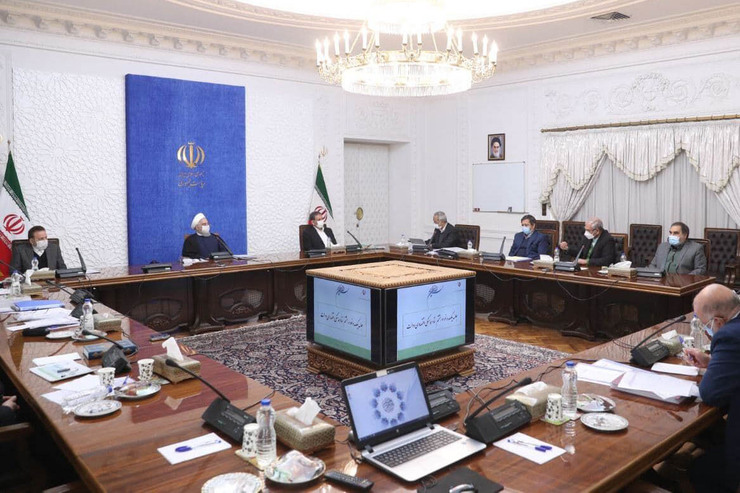 رییس جمهوری با بیان اینکه نباید اجازه داد موضوع مهمی مثل بودجه کشور درگیر مناقشات و مباحث بی‌ثمر شود، گفت: هر وقفه‌ای در تصویب بودجه کشور می‌تواند به کلیت اقتصاد و از آن مهم‌تر معیشت و زندگی مردم آسیب وارد کند.