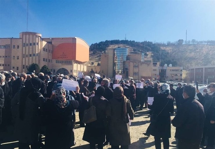 بازنشستگان و مستمری بگیران سازمان تأمین اجتماعی باردیگر با تجمع در استان‌های مختلف نسبت به وضعیت معیشتی، بدهی ۳۴۰ هزار میلیارد تومانی دولت به این سازمان و عیدی به بازنشستگان تجمع کردند.