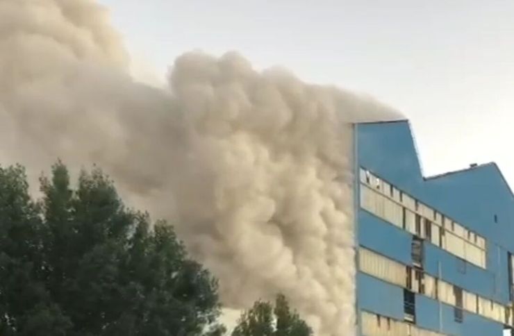 کمپرسور هوای نیروگاهِ شرکت نیشکر هفت تپه خوزستان دچار آتش سوزی شد، که توسط کارکنان حراست و آتش نشانی خاموش شد. در حادثه‌ی امروز به کسی آسیبی وارد نشده است.