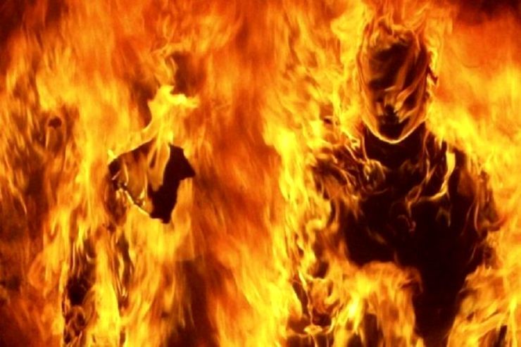 دوست مرد جوان مشهدی که او را در خیابان به آتش کشیده و به قتل رسانده بود، صحنه قتل را بازسازی کرد.