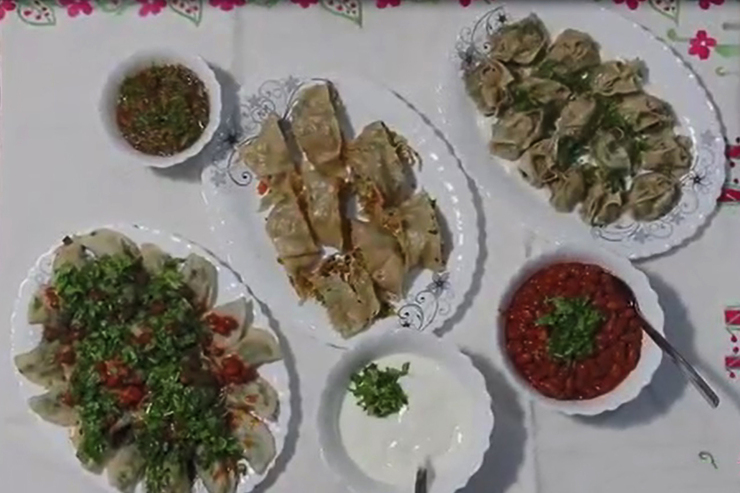 خیلی از افغانستانی‌های عزیز مقیم ایران با وجود سال‌ها دوری از وطن، هنوز فرهنگ زیبای خود را حفظ کردند، و با همان سبک و سیاق در بسیاری از مناطق ایران در کنار ما زندگی می‌کنند.