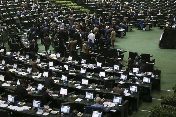 دیدگاه‌های ۲ چهره اصولگرا درباره جمع‌آوری امضا از نمایندگان با موضوع انتخابات ۱۴۰۰