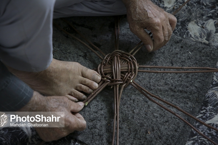 یکی از مشکلات مهم کارگران پرداخت‌نشدن مزایای شغلی است. براساس آمار‌های غیررسمی، ۳۵ درصد کارگران فقط حقوق پایه می‌گیرند، بدون هیچ مزایایی، ولی از ترس بیکارشدن حاضر به شکایت از کارفرمای خود نیستند.