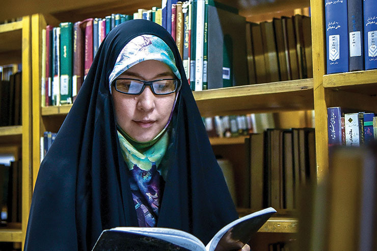 اعظم عظیمی، نویسنده محله رسالت فلسفه را برای خلق داستان‌هایش به خدمت گرفته است
