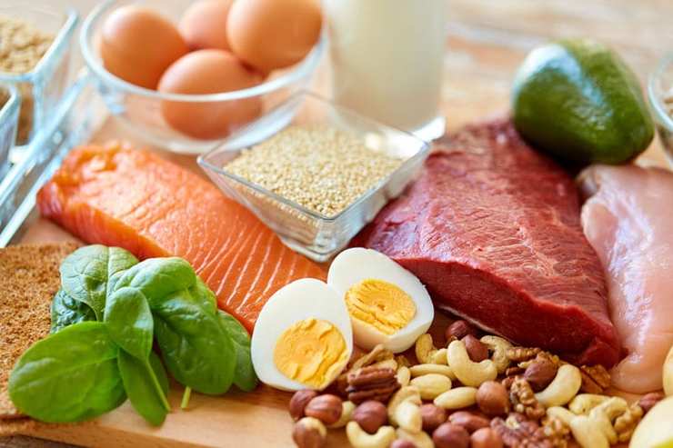 تغذیه و رعایت رژیم غذایی در بیماری کبد چرب بسیار مهم است، شما می‌توانید با تغذیه مناسب و ورزش این بیماری را کنترل و همچنین درمان کنید.