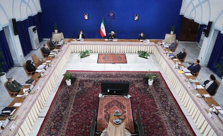 هیئت وزیران در جلسه روز یکشنبه که به ریاست رئیس جمهور برگزار شد، ضمن ابراز تأسف عمیق به‌دلیل توهین به رئیس جمهور در یک برنامه زنده سیمای جمهوری اسلامی، از عدم واکنش بهنگام و متناسب مدیریت سازمان صداوسیما به حجم تخریب و توهین، خواهان تغییر رویه و رویکرد رسانه ملی شد.
