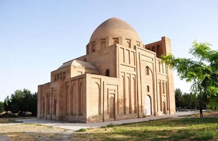 بقعه هارونیه بنایی ناشناخته و پر رمز و راز است که در محدوده شهر باستانی توس و ۲۵ کیلومتری شهر مشهد قرار گرفته است.