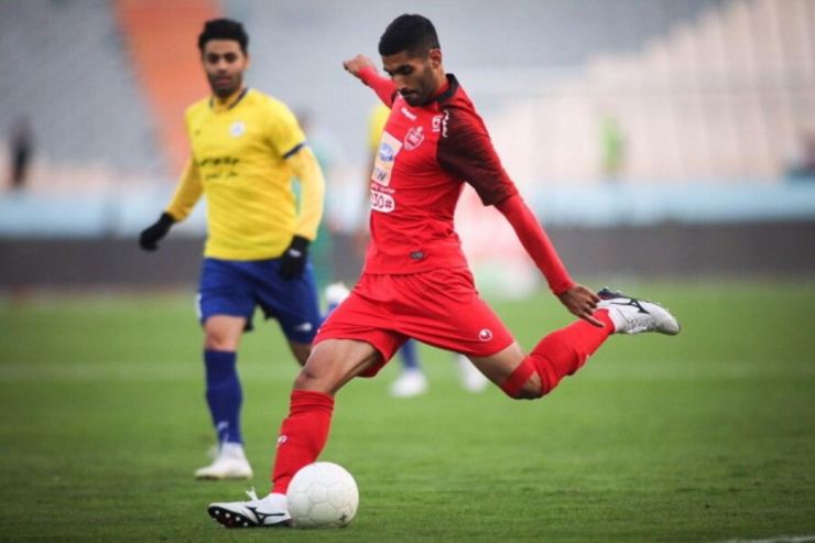 مدافع تیم پرسپولیس همراه با این تیم راهی اراک شد.
