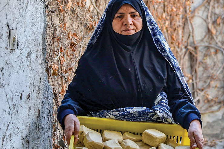 خانواده‌ای که صابون‌پزی خانگی و سنتی نسل به نسل در میان زنان آن گشته است تا به حاجیه خانم علی‌تنه، مادر شهید ساعی، برسد. تا پیش از اینکه صابون‌های صنعتی در میان مردم رواج پیدا کند هرکس در طرق صابون می‌خواست خانواده صابون‌پز‌ها را می‌شناخت.
