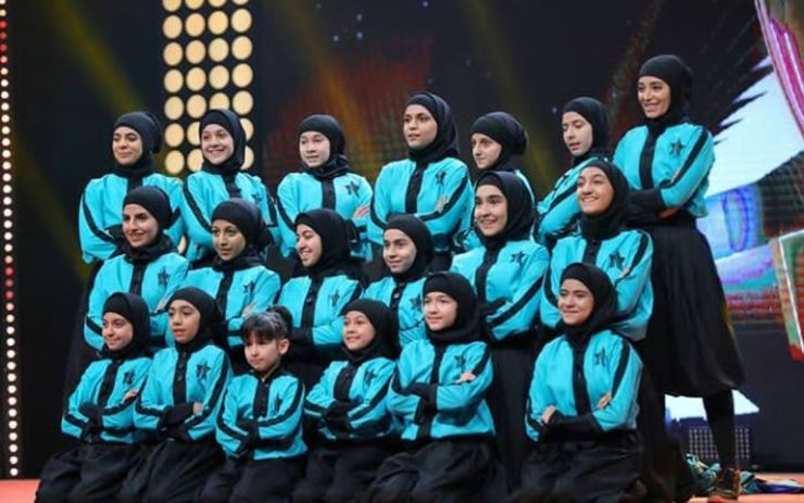 گروه دختران مشهدی ستاره هشتم، در مرحله نیمه‌نهایی عصر جدید با انجام حرکات زیبای ورزشی توانست با رأی داوران به مرحله رأی‌گیری مردمی برای فینال برسد.