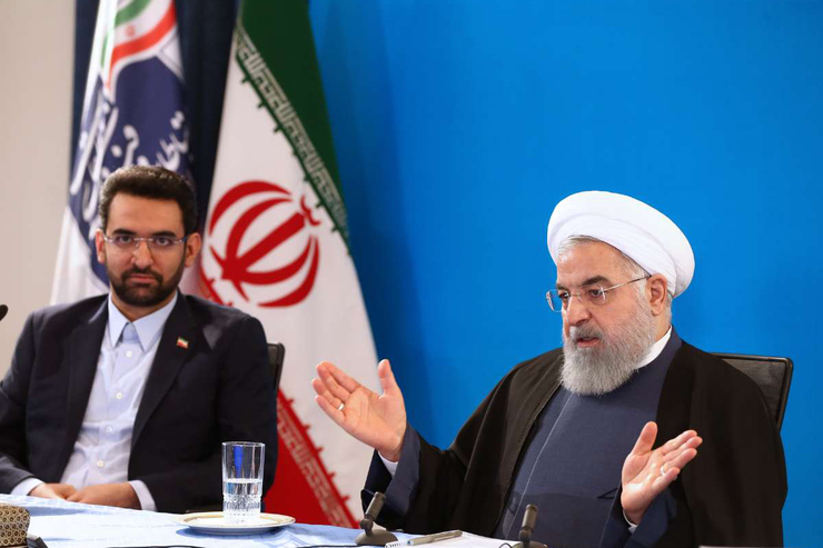 حسن روحانی در جلسه امروز هیئت دولت گفت: من از وزیر ارتباطات تشکر می‌کنم، کسی را برای افزایش پهنای باند نمی‌توان محاکمه کرد. اگر می‌خواهید محاکمه کنید، من را محاکمه کنید، دستور من بوده است. اگر می‌خواهید کسی را درباره مبارزه با فساد احضار کنید، من را باید احضار کنید.