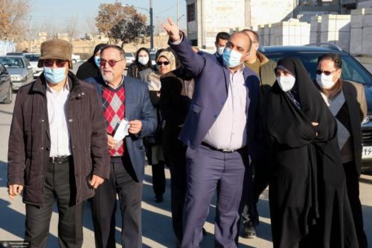شهردار مشهد و جمعی از مسئولین شهری از پروژه مشارکتی و سرمایه گذاری علویه در محله پنجتن بازدید کردند.