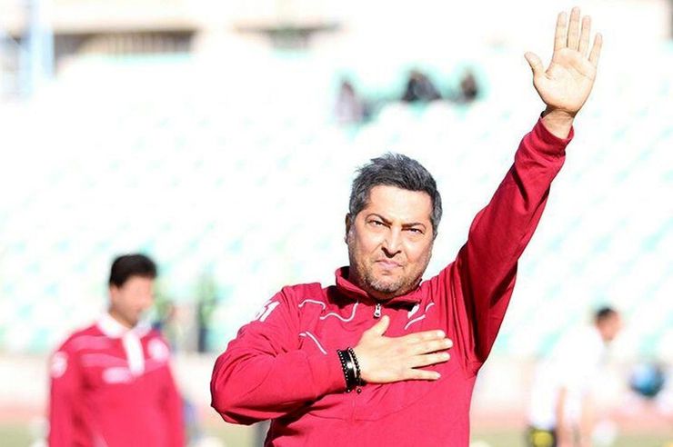 مهرداد میناوند، پیشکسوت فقید پرسپولیس در سال های اخیر برای پرسپولیس به همراه حامد طاها آهنگ خوانده بود که در ادامه می شنوید.