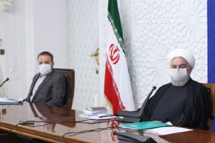 رییس جمهوری گفت: دولت تلاش دارد با ایجاد اجماع و هماهنگی با همه دستگاه‌ها و بخش‌های مختلف کشور و کاستن عوارض غیراقتصادی موثر بر فضای اقتصادی کشور و بازار سرمایه و تلاش برای آزادسازی منابع ارزی بلوکه شده، بتواند سریع‌تر قیمت ارز را به قیمت واقعی آن نزدیک کند.