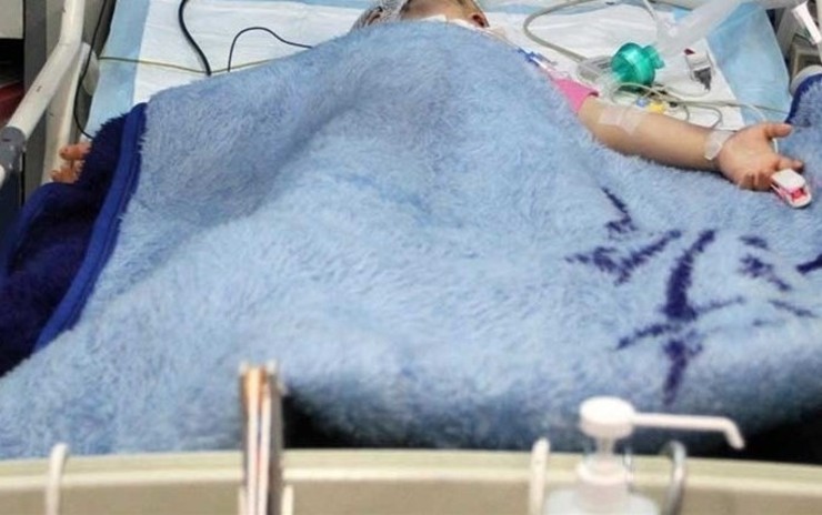 جراحی کودک آزاردیده سبزواری؛ یک انگشت او قطع شده است