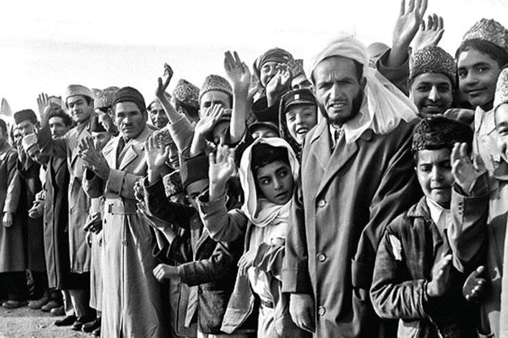 طبق اسناد تاریخی، ۱۳ اسفند ماه ۱۶۴ سال پیش در پی انعقاد معاهده پاریس بین ایران و انگلستان، بخشی از خاک افغانستان برای همیشه و پس از کش وقوس‌های بسیار اقوام بیگانه برای تصرف آن، سرانجام از ایران جدا شد.