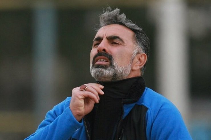 درحالیکه محمود فکری از ساعتی قبل در باشگاه استقلال حضور یافته تا در جلسه با مددی، مدیرعامل استقلال شرکت کند، از تمرین استقلال خبر می رسد دستیاران فکری به تمرین نرفته اند.