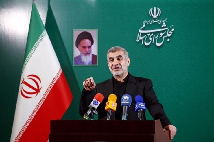 نایب رئیس مجلس شورای اسلامی با بیان اینکه مجلس مخالف تصویب لوایح FATF است، تاکید کرد: استنباط من این است همان طوری که تصویب قانون اقدام راهبردی برای لغو تحریم ها برای کشور عزت به دنبال داشت و استکبار فهمید که نمایندگان مردم در برابر حقوق مردم کوتاه نمی آیند؛ در بحث FATF نیز باید همین راه را پیش بگیریم.